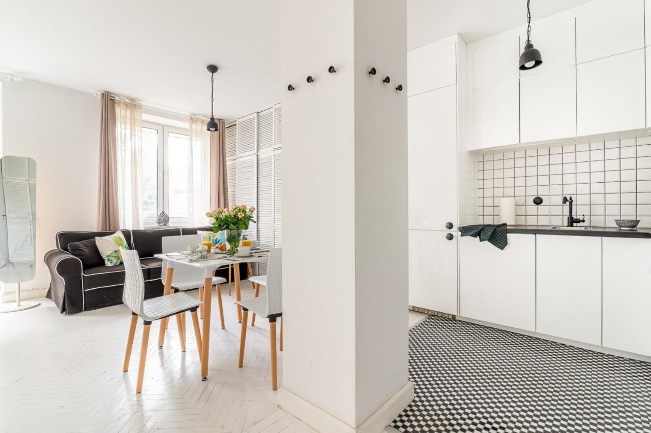 Rent Like Home - Wilcza 22A วอร์ซอ ภายนอก รูปภาพ